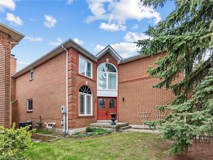 Property Photo: 7 Luba Avenue ON L4S 1G4