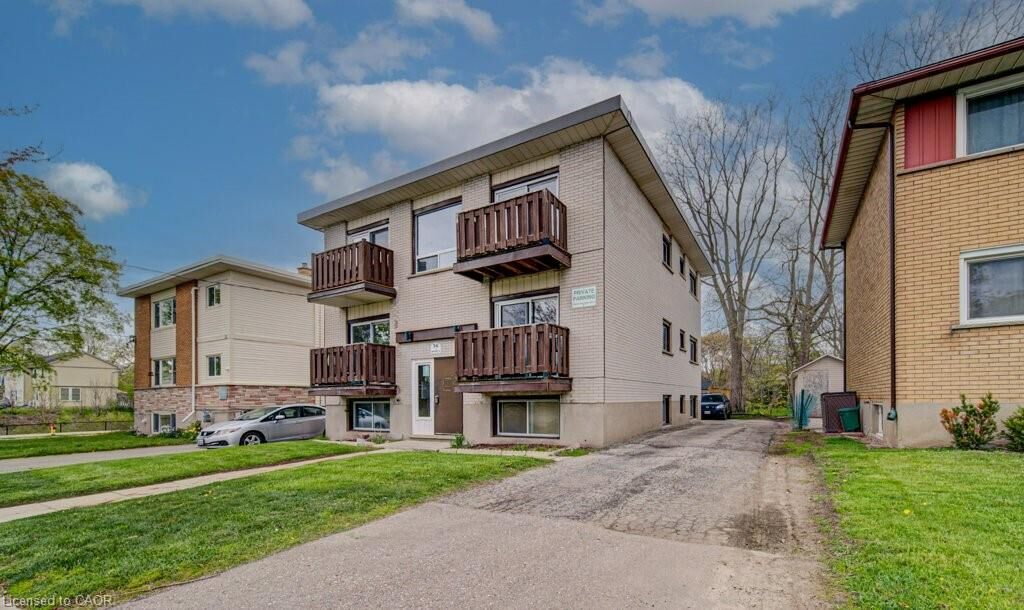 Property Photo:  16 Southdale Avenue 6  ON N2M 3V5 