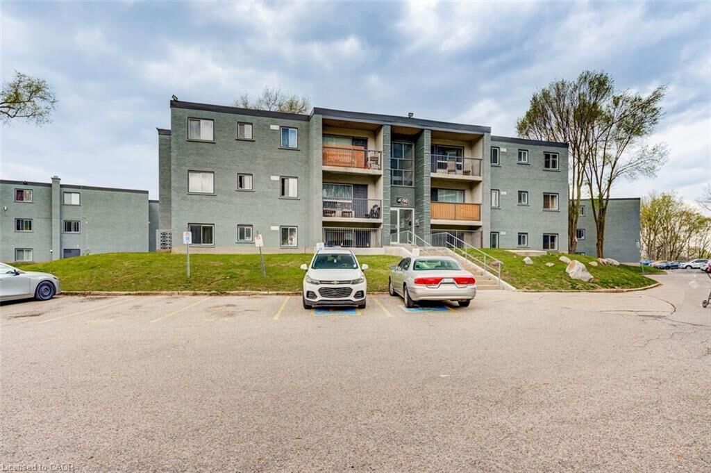 Property Photo:  90 King Edward Avenue 10  ON N5Z 3S9 