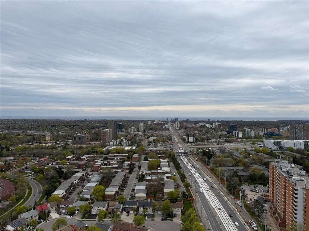 Property Photo:  1 Fairview Road E 2713  ON L5A 0B4 