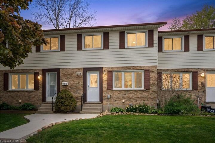 206 Richardson Drive — photo 1