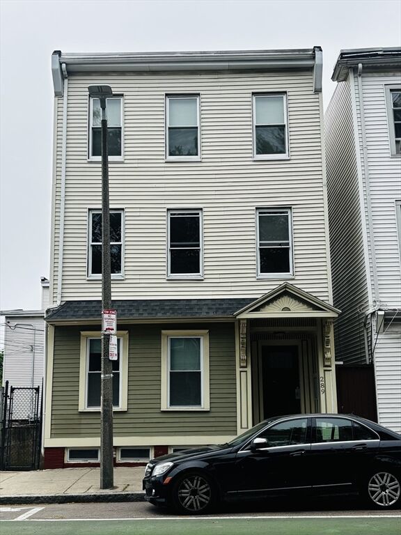 Property Photo:  289 Chelsea St 2  MA 02128 
