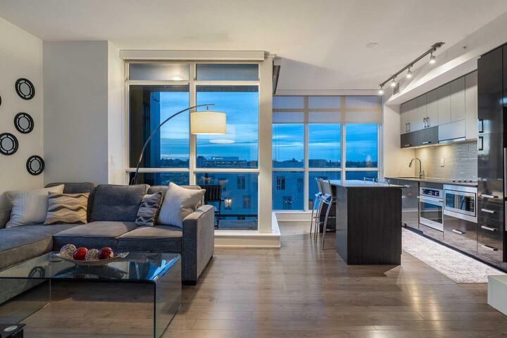 Property Photo:  550 Riverfront Avenue SE 810  AB T3P 1E9 