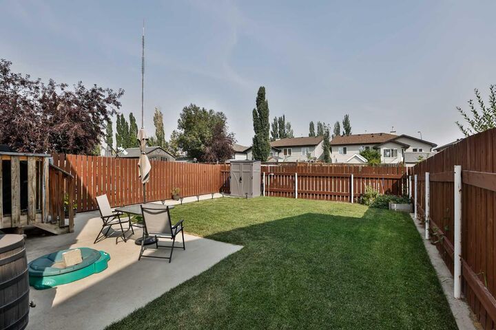 Property Photo:  166 Lynx Cove N  AB T1H 6V5 