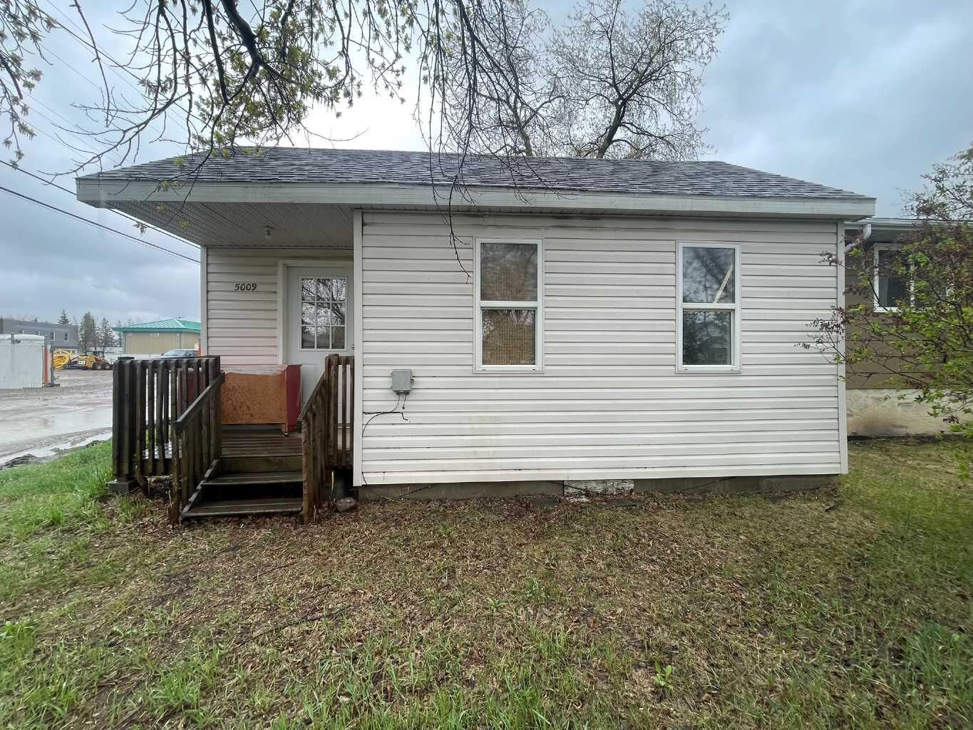 Property Photo:  5009 54A Street  AB T9V 0S2 