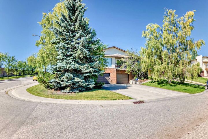 Property Photo: 131 Ranchlands Court NW AB T3G 1N8