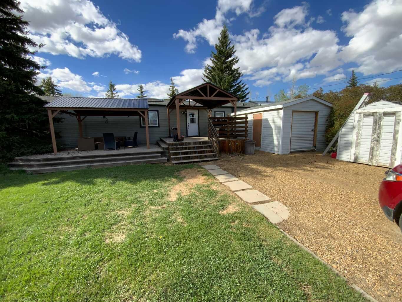 Property Photo:  109 3 Street E  AB T0J 0W0 