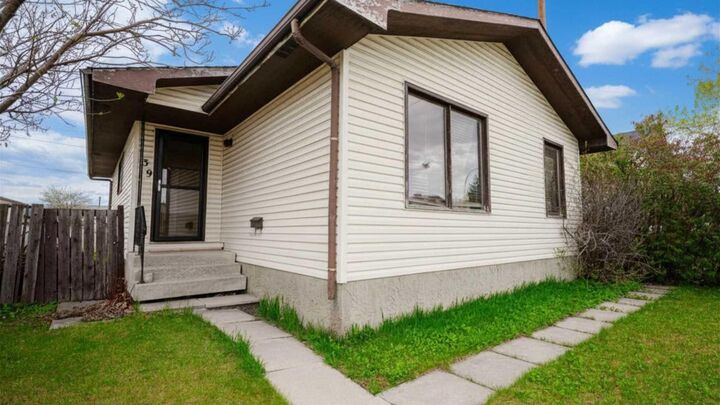 Property Photo:  139 Falsby Road NE  AB T3J 1B7 