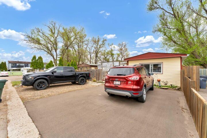 Property Photo:  612 20 Street NE 2  AB T1C 1H5 