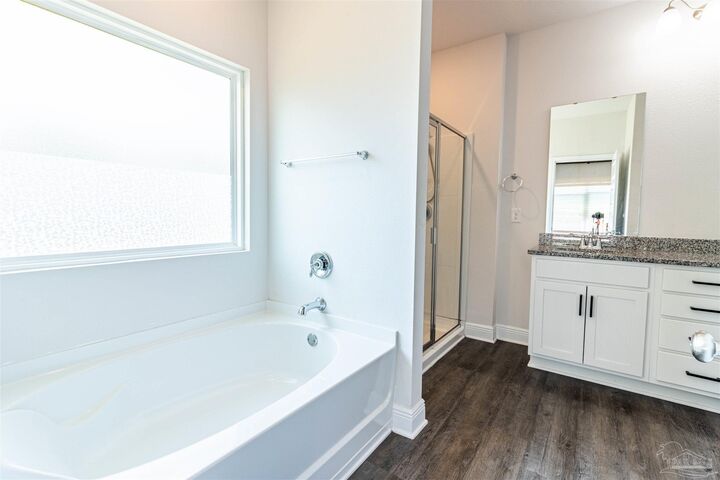 Property Photo:  3172 Heritage Oaks Cir  FL 32566 
