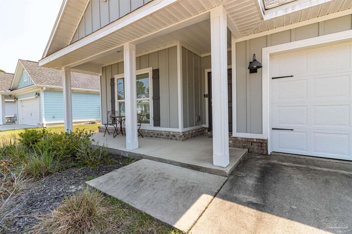 Property Photo: 3172 Heritage Oaks Cir FL 32566