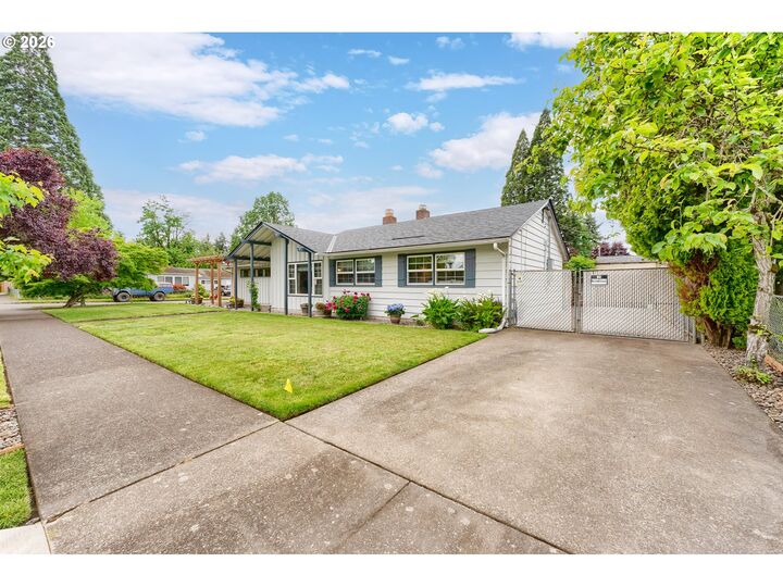Property Photo:  2209 NE 108th Ave  OR 97220 