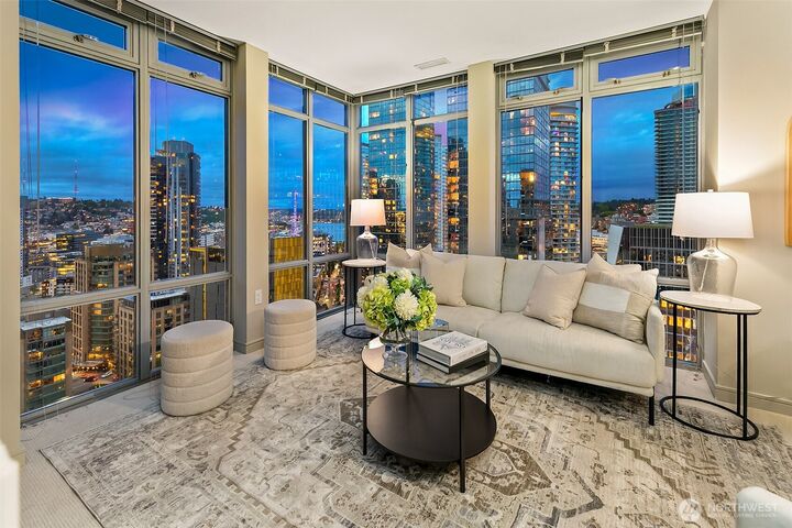 Property Photo:  819  Virginia Street 2902  WA 98101 