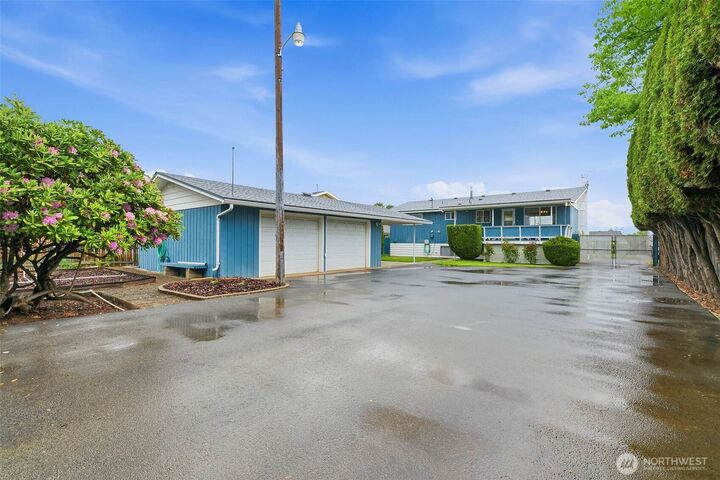 Property Photo: 1208 S 28th Avenue WA 98902