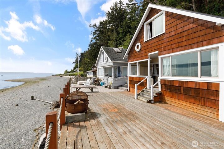 Property Photo:  8339  Franklin Road  WA 98236 