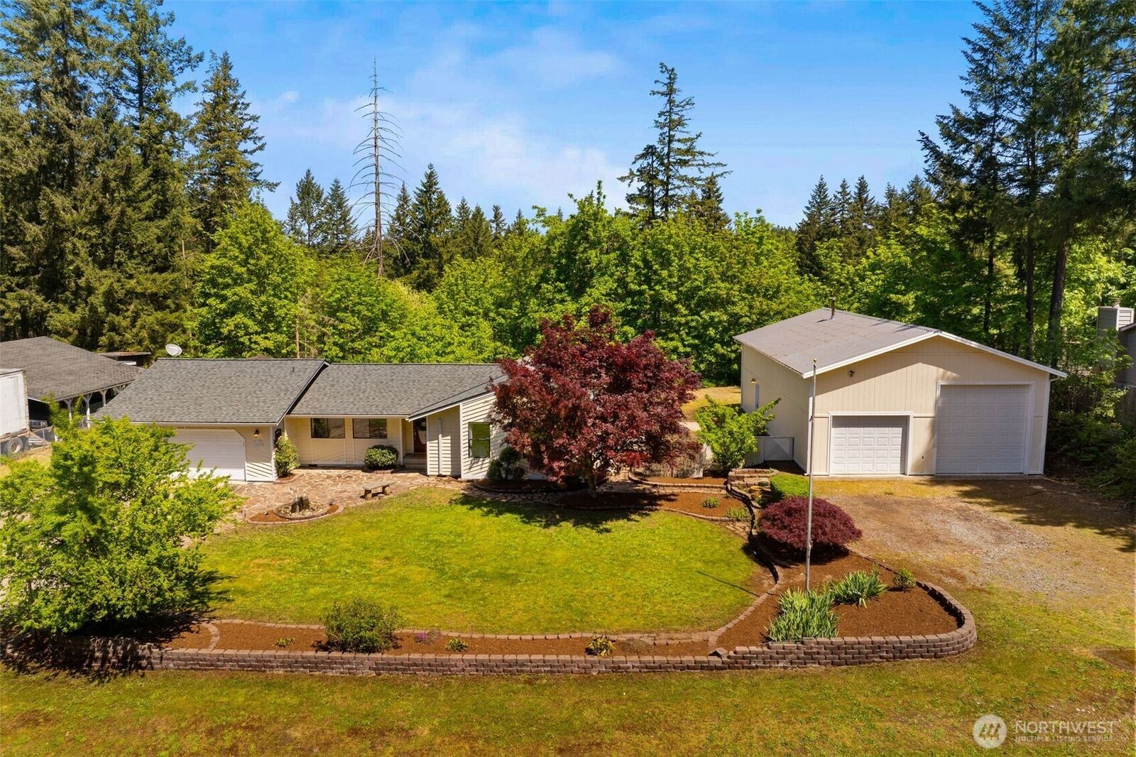 Property Photo: 16020 SE 322nd Street WA 98092