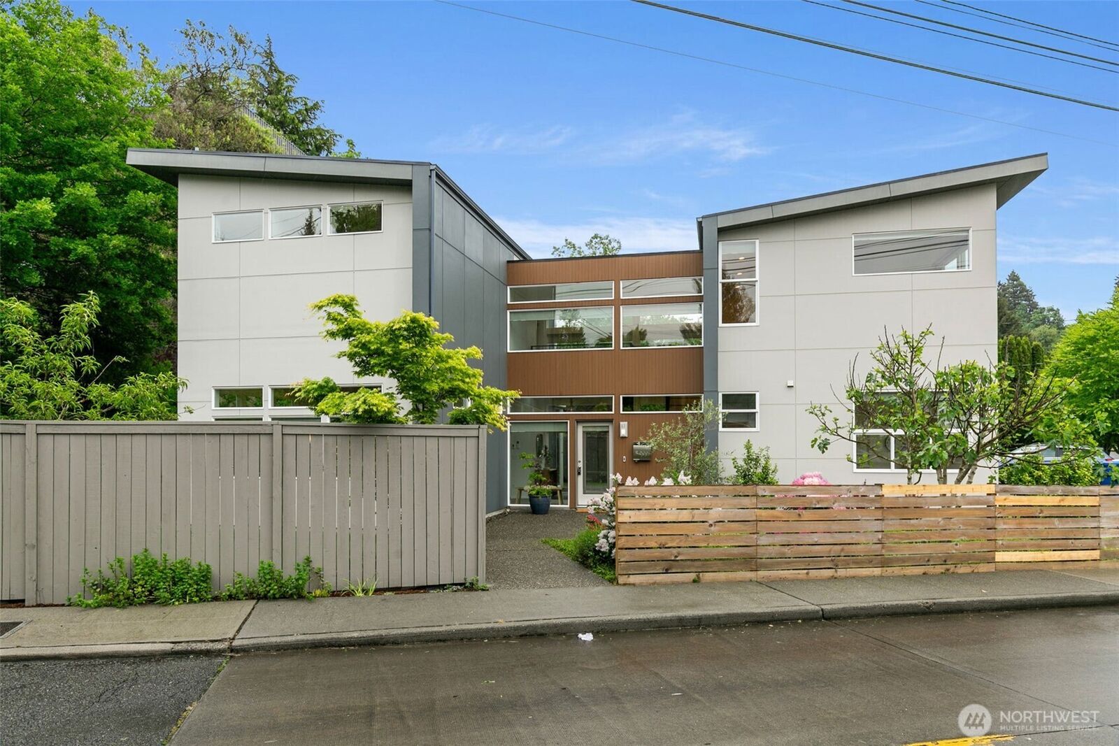 Property Photo: 3200 E Republican Street WA 98112