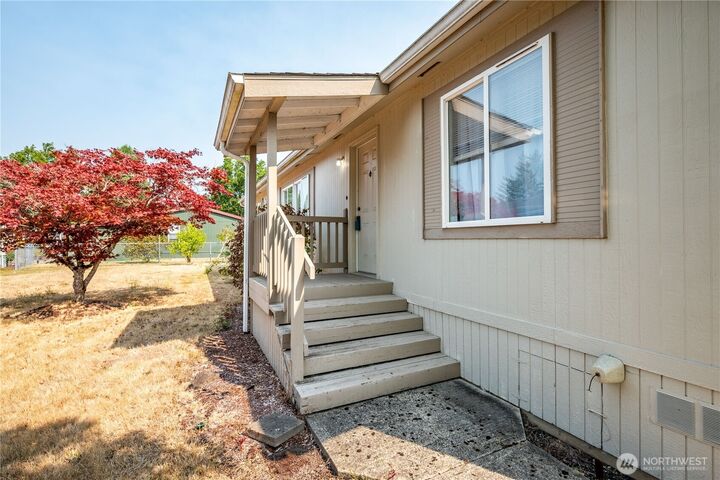 Property Photo: 57 Heritage Boulevard WA 98632