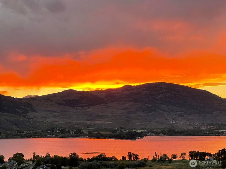 Property Photo:  114  Village Way  WA 98844 