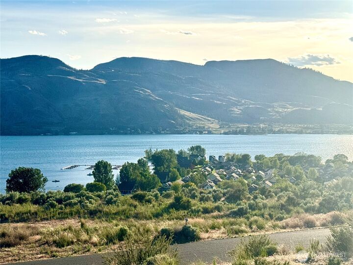 Property Photo:  114  Village Way  WA 98844 