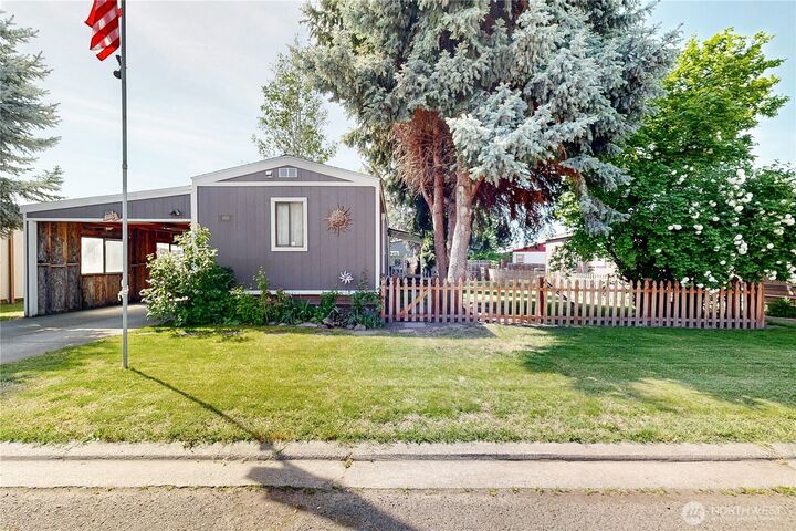 Property Photo:  968 NE Empire Street  WA 99324 