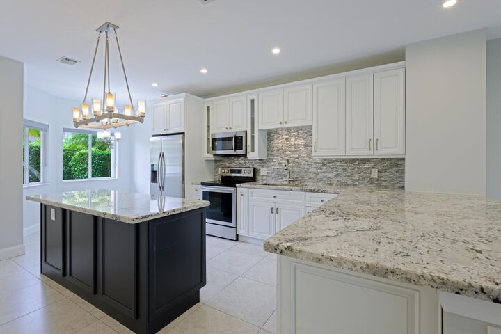 Property Photo:  6817 Via Regina  FL 33433 