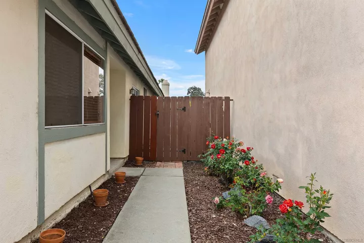Property Photo: 2435 Heatherwood Ct CA 92026