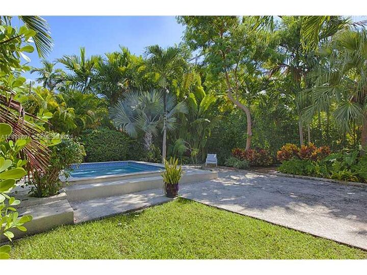 Property Photo:  745 Lakeview Dr  FL 33140 