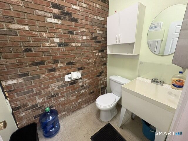 Property Photo: 601 Boston Post Road 5 CT 06460
