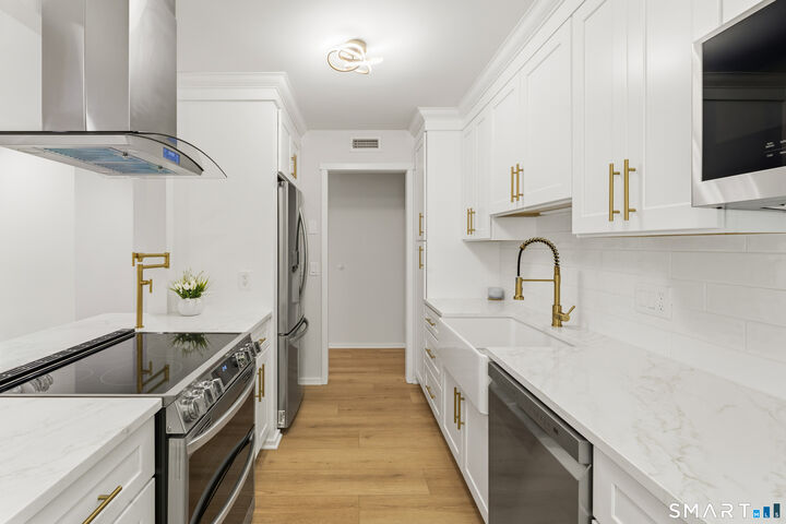 Property Photo:  69 Heritage Village D  CT 06488 