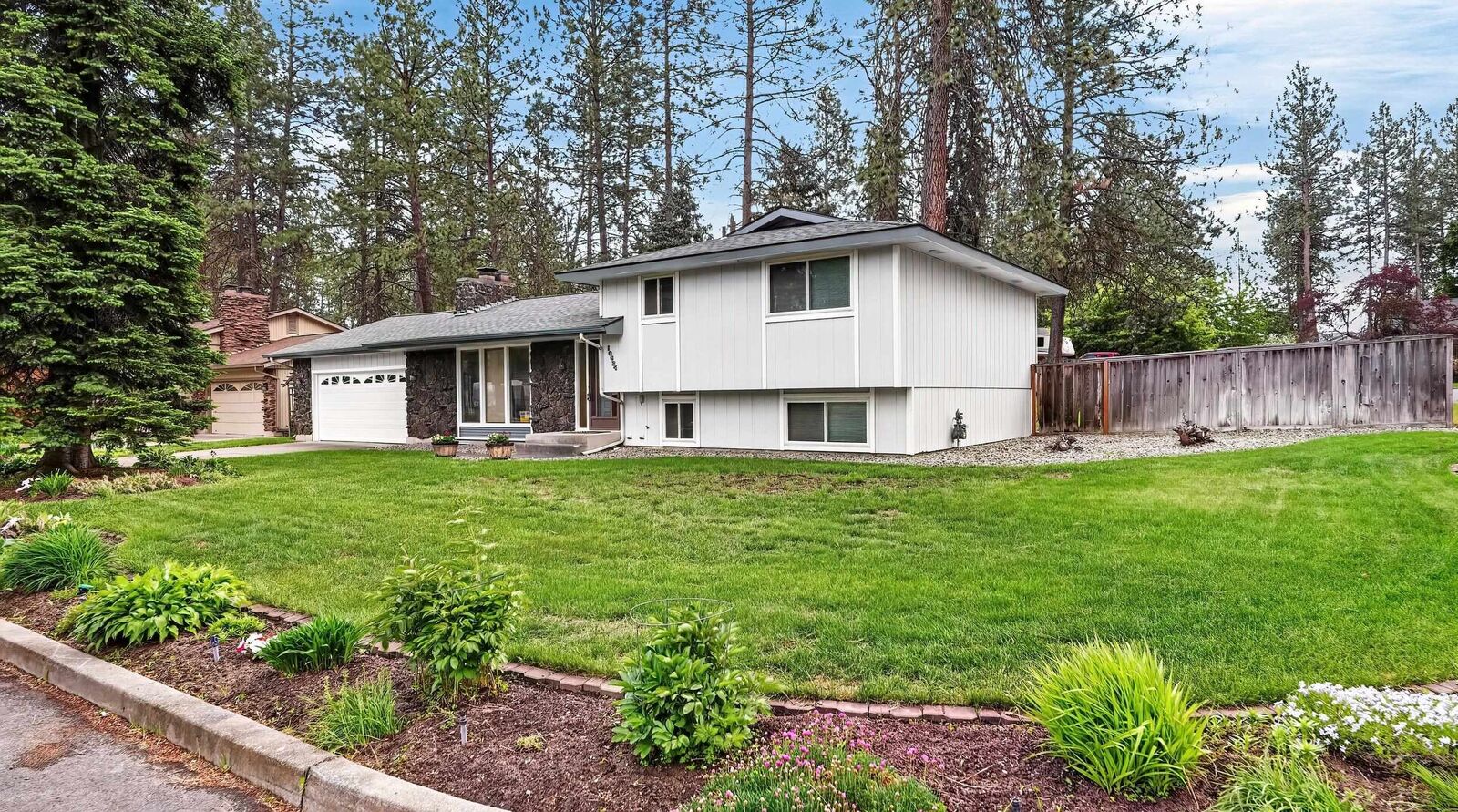 Property Photo: 10624 N Humboldt Dr WA 99218