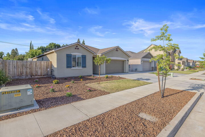 Property Photo:  3524 E Harter Court  CA 93292 
