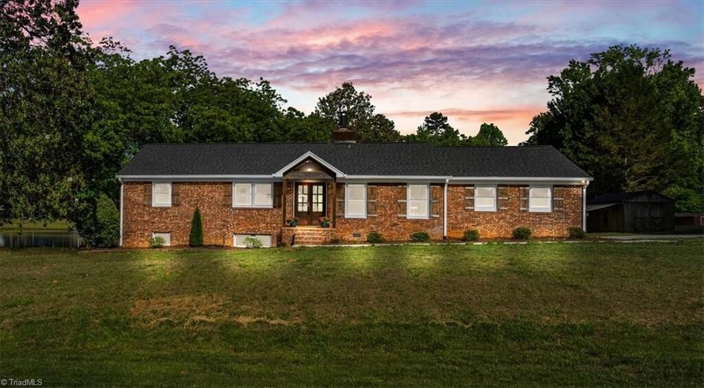 Property Photo:  2006 Ledford Road  NC 27406 