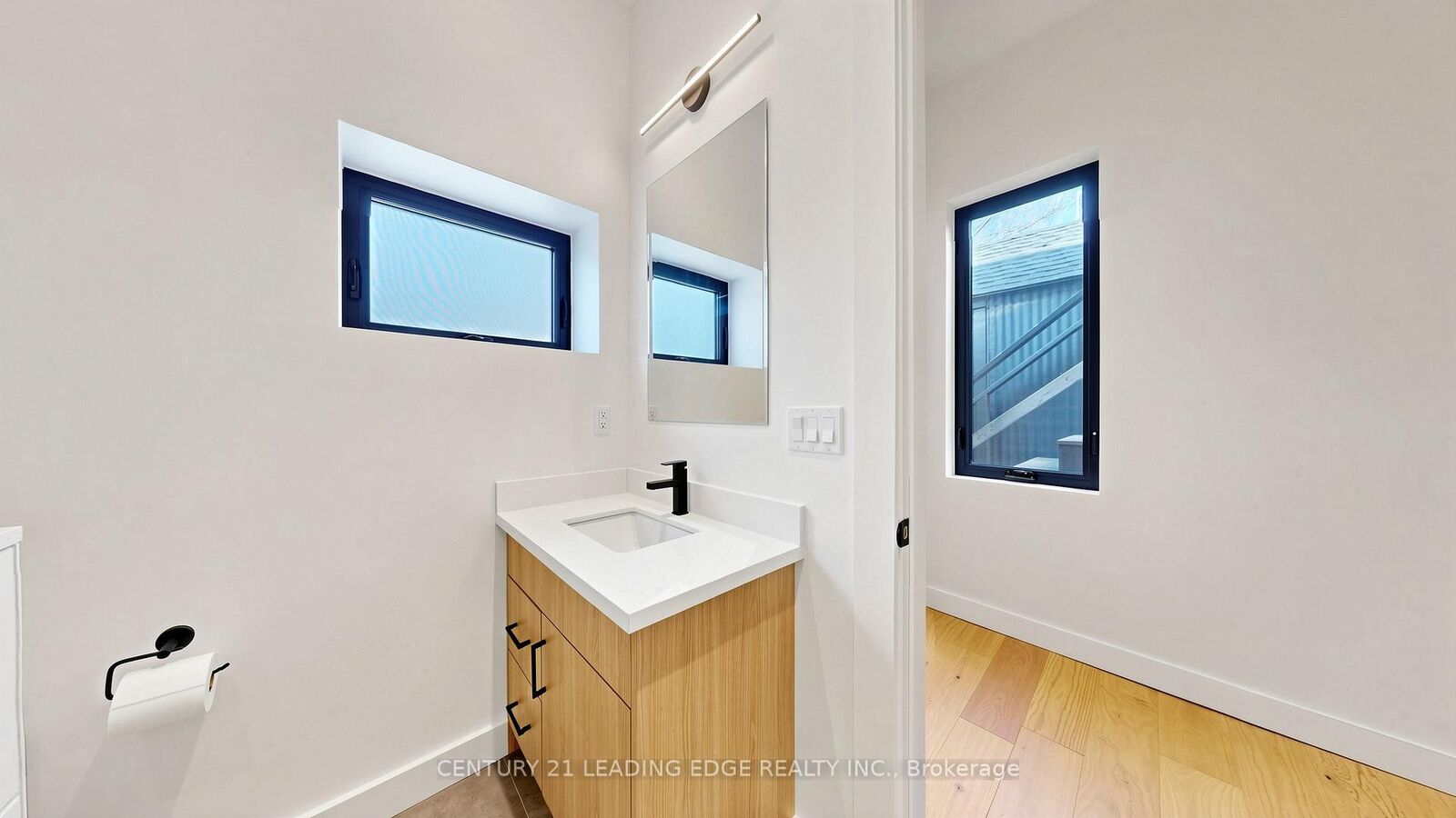 Property Photo:  679 Woodbine Avenue E 2nd Flr  ON M4E 2J3 