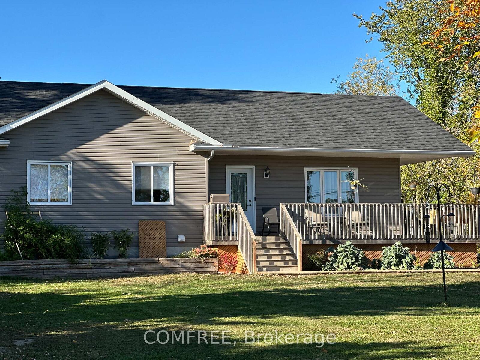 Property Photo: 140 Russett Drive ON K7S 3G8