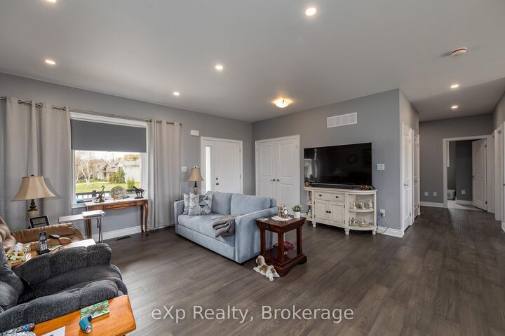 Property Photo: 43 Country Crescent ON N4L 1L7