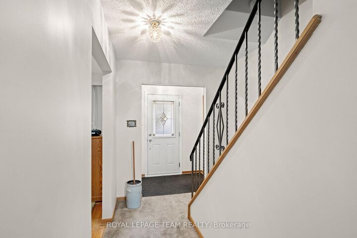 Property Photo: 7 Centrepark Drive ON K1B 3C2