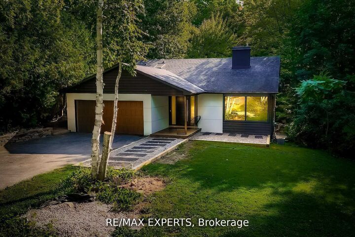 Property Photo: 1135 Greenoaks Drive ON L5J 3A1