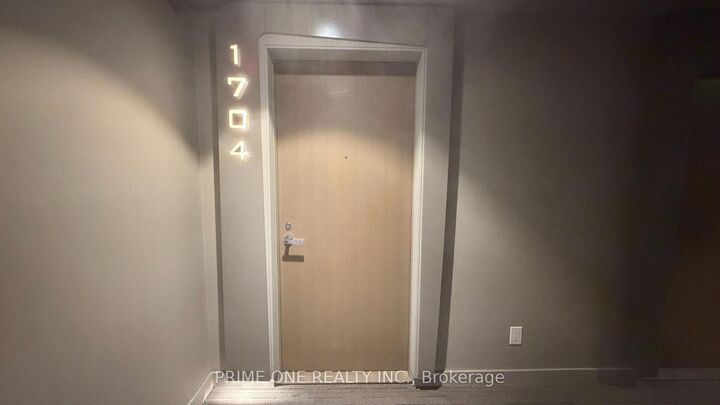 Property Photo:  1 Bloor Street E 1704  ON M4W 0A8 