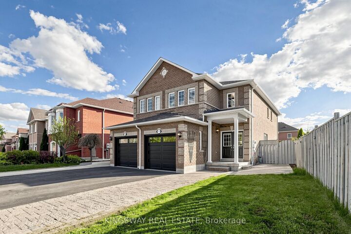 Property Photo: 5642 Annabelle Avenue ON L5V 3A9