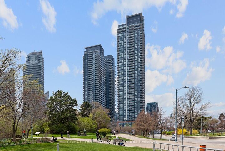 Property Photo: 2212 Lakeshore Boulevard W 3206 ON M8V 0C2