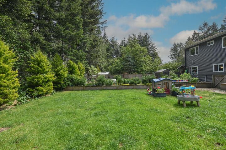 Property Photo: 2126 Cypress Rd BC V9M 3Z5