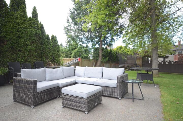 Property Photo: 1143 Greenwood Ave #B BC V9A 5K7