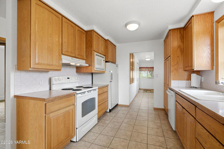 Property Photo:  13608 Wide Hollow Rd  WA 98908 