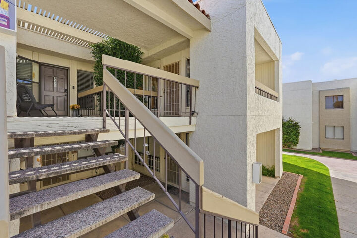 Property Photo:  3002 N 70th Street Unit 225  AZ 85251 