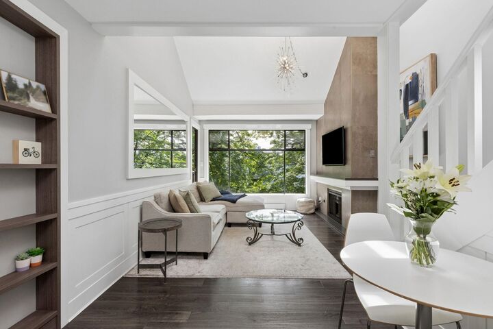 Property Photo:  1702 Chesterfield Avenue 303  BC V7M 2P1 
