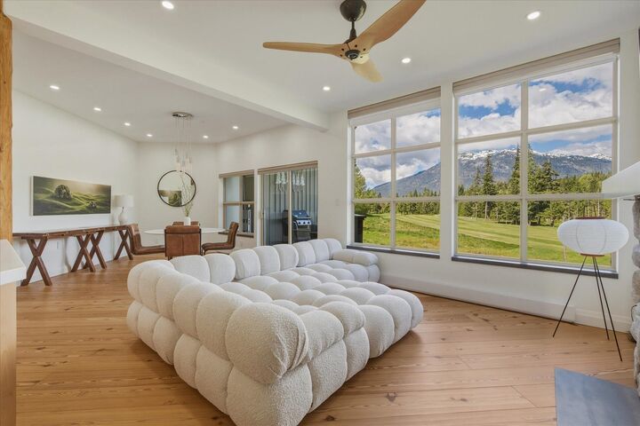 4644 Blackcomb Way 5 — photo 1