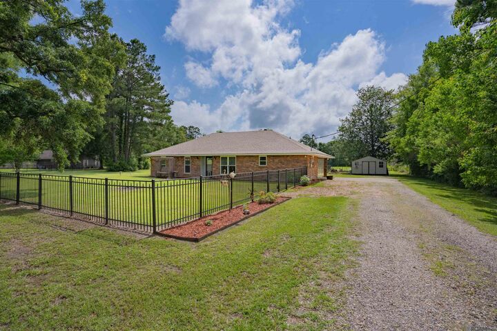 Property Photo:  18122 Sharon Dr  LA 70454 