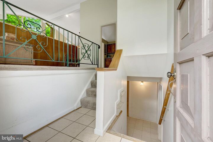 Property Photo: 8803 Kenilworth Drive VA 22151