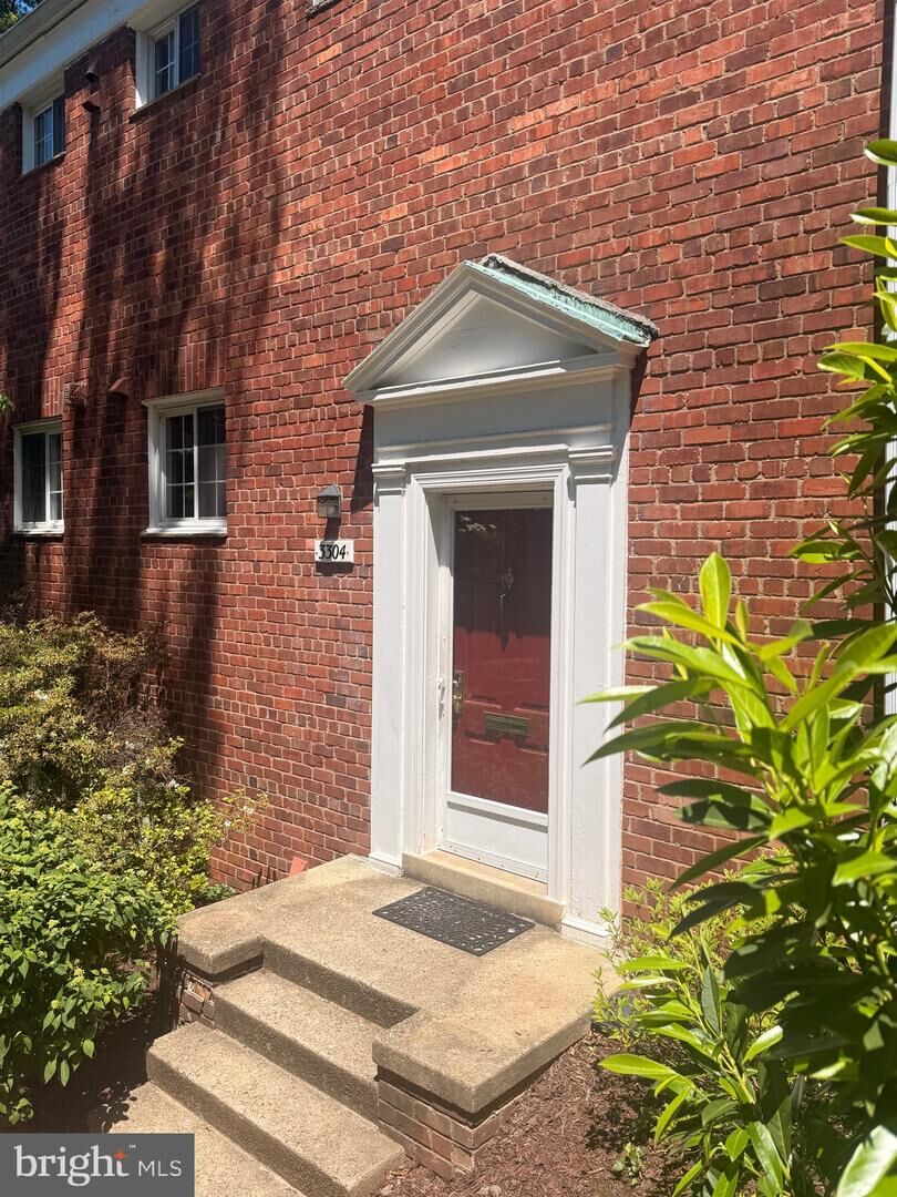 Property Photo:  3304 Gunston Road  VA 22302 